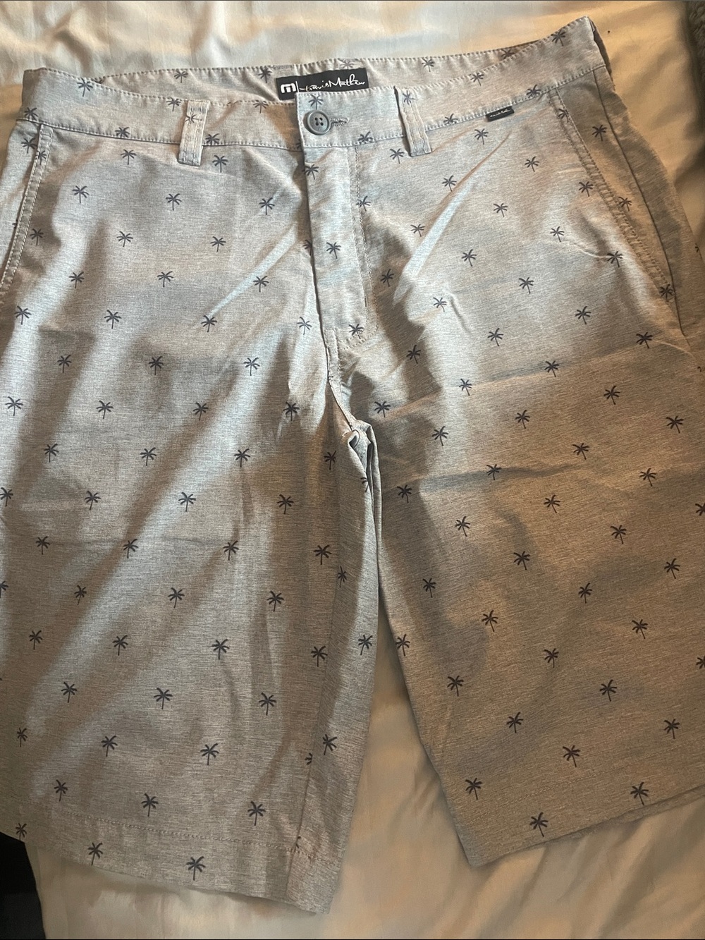 TRAVIS MATHEW Men’s Light Gray Palm-Print Flat Front Shorts